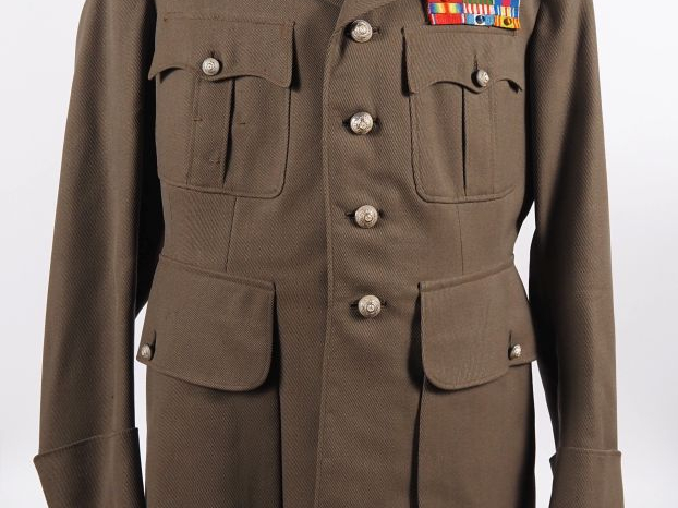 Ensemble d’un officier d’intendance :  -Vareuse de lieutenant de l’Int