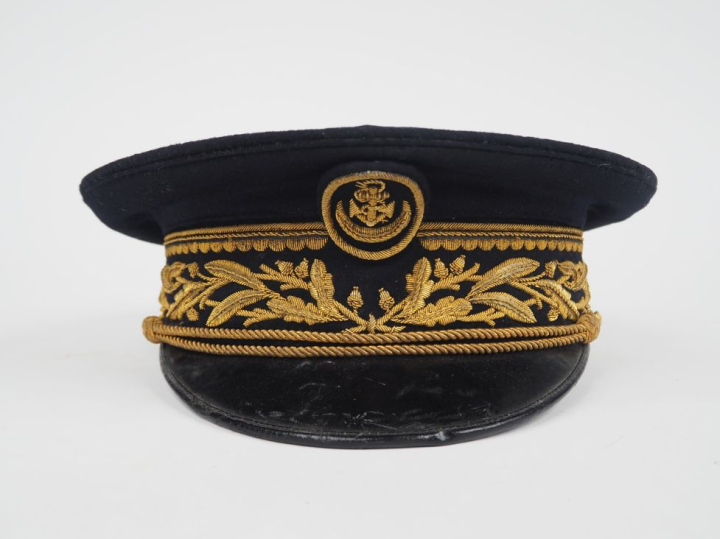 Casquette d’administrateur des colonies.  En drap bleu national, brodé