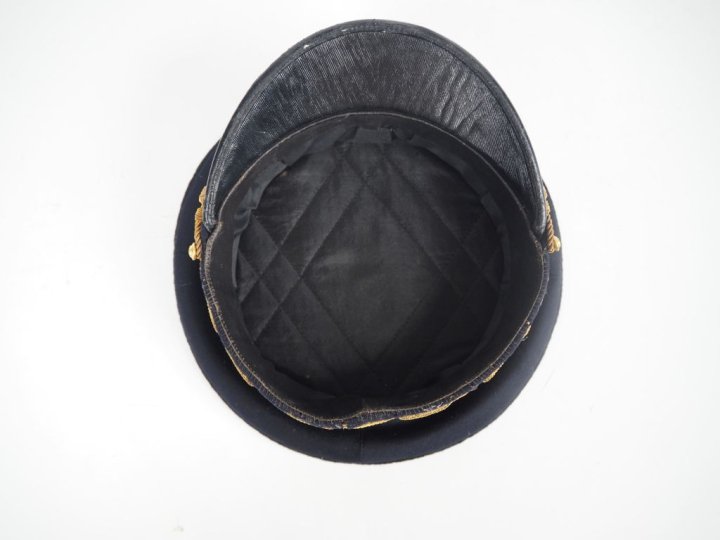 Casquette d’administrateur des colonies.  En drap bleu national, brodé