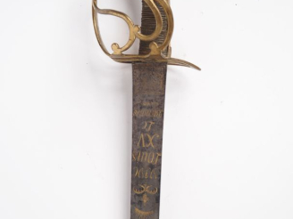 Vente aux enchères Sabre d’officier de cavalerie.  Fusée entièrement filigranée de laiton