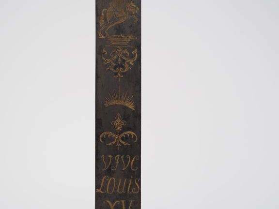 Sabre d’officier de cavalerie.  Fusée entièrement filigranée de laiton