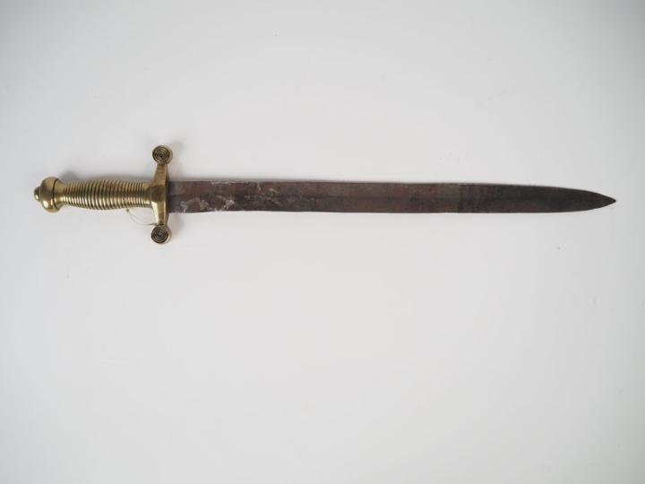 Deux glaives modèle 1831 allégé.  Montures en bronze. Lames à arête mé