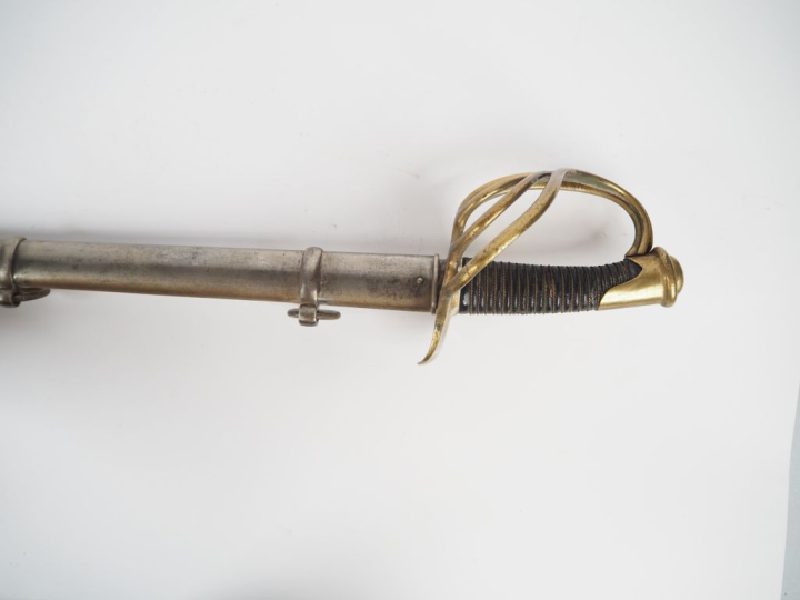 Sabre de cavalerie de ligne modèle 1854. Poignée recouverte de cuir av