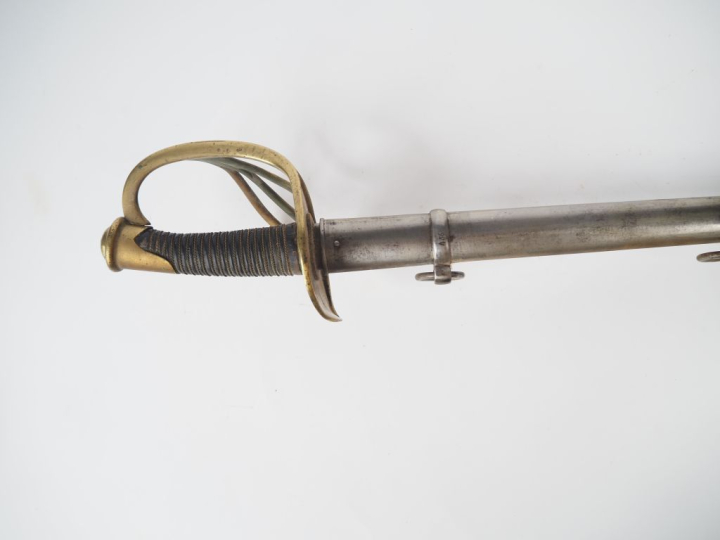 Sabre de cavalerie de ligne modèle 1854. Poignée recouverte de cuir av