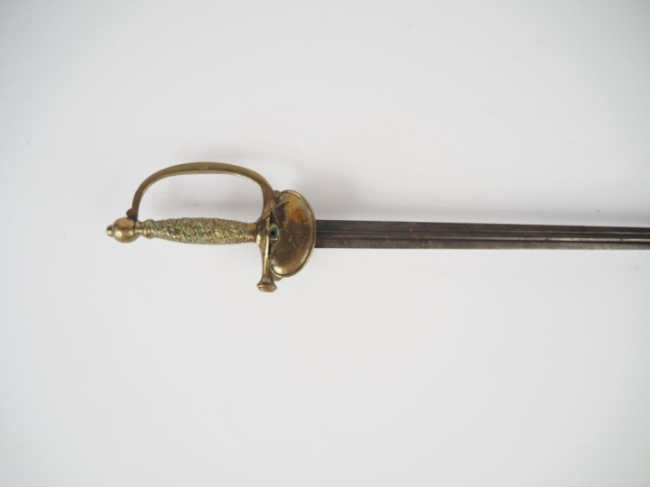 Deux épées de sous-officier de gendarmerie modèle 1872.  Montures en l