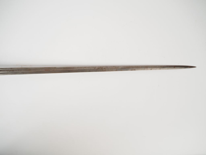 Deux épées de sous-officier de gendarmerie modèle 1872.  Montures en l