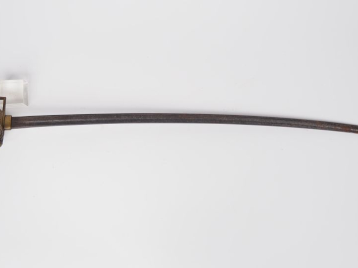 Sabre dans le goût des officiers de cavalerie lourde.  Poignée en bois