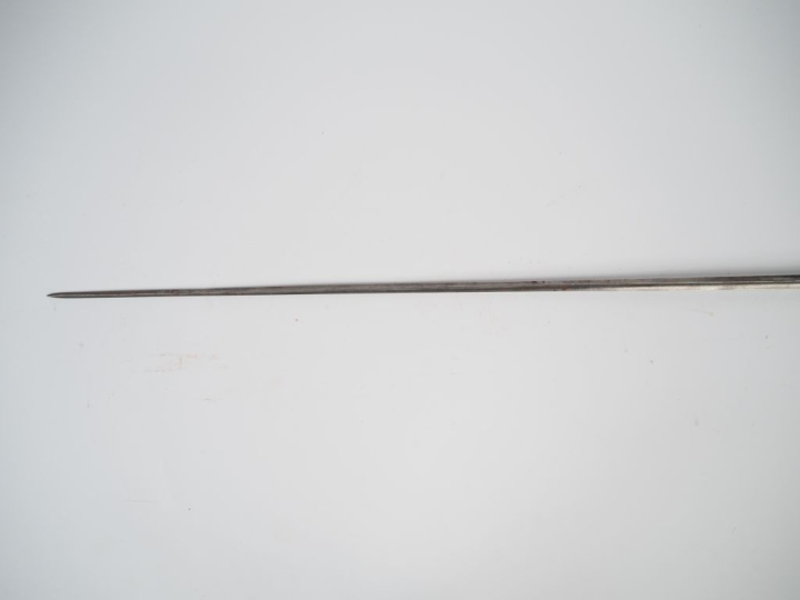 Épée de sous-officier du génie.  Fusée filigranée (postérieure). Montu
