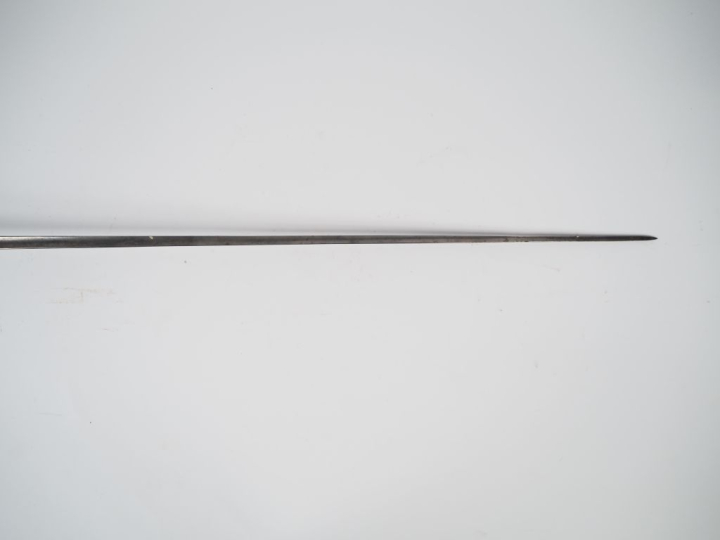 Épée de sous-officier du génie.  Fusée filigranée (postérieure). Montu
