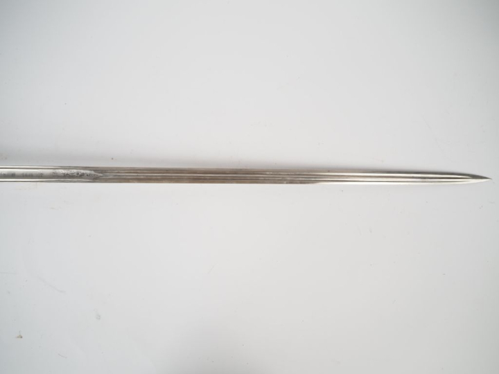 Sabre d’officier d’infanterie modèle 1882.  Poignée recouverte de galu