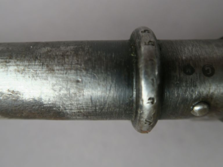 FRANCE  Baïonnette Lebel modèle 1886-15.  Poignée en laiton. Lame cruc