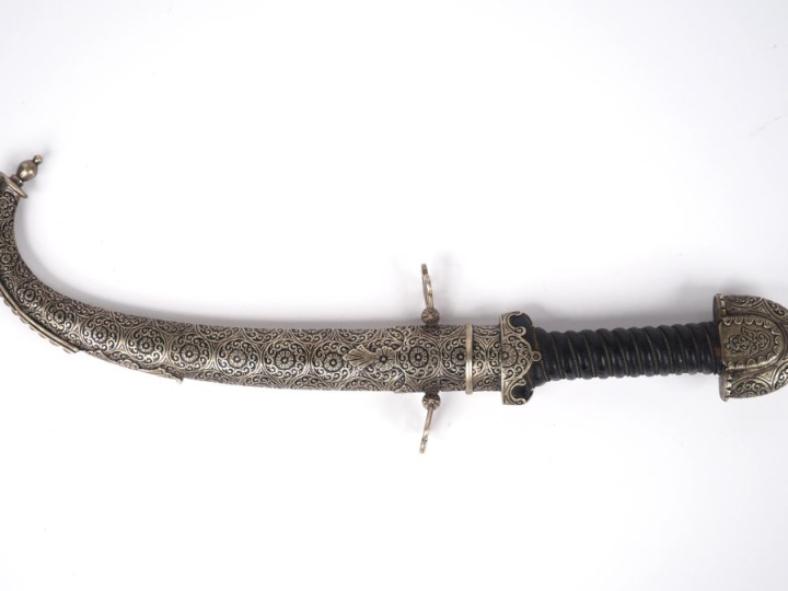 Poignard Koumyah de fabrication moderne.  Longueur : 43,5 cm.  Poignée