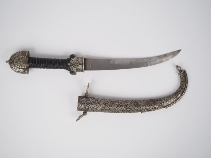 Poignard Koumyah de fabrication moderne.  Longueur : 43,5 cm.  Poignée