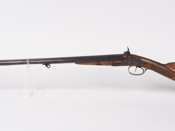 Fusil de chasse à percussion, deux coups.  Canons en table. Platines a