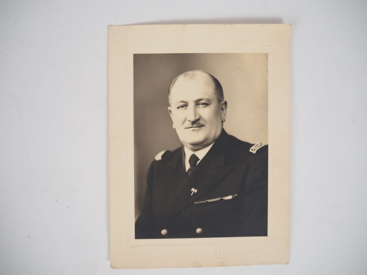Lot de photographies historiques : - Portrait d'un préfet de l'Etat Fr