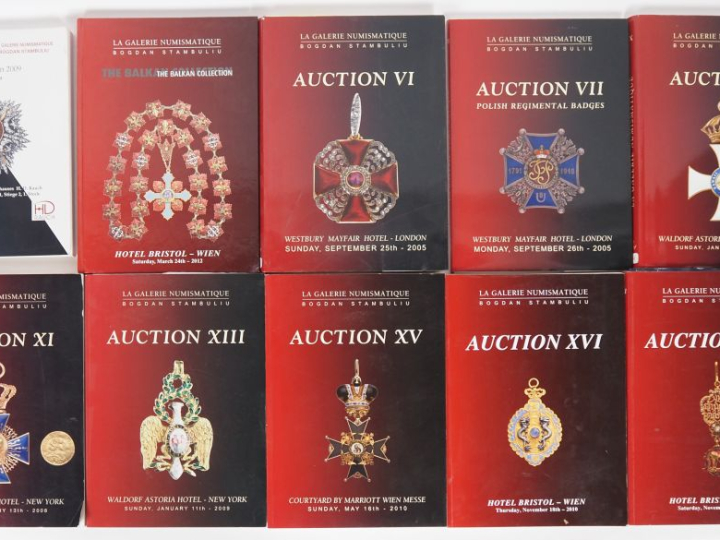 Lot de 10 catalogues de ventes aux enchères sur les ordres, décoration