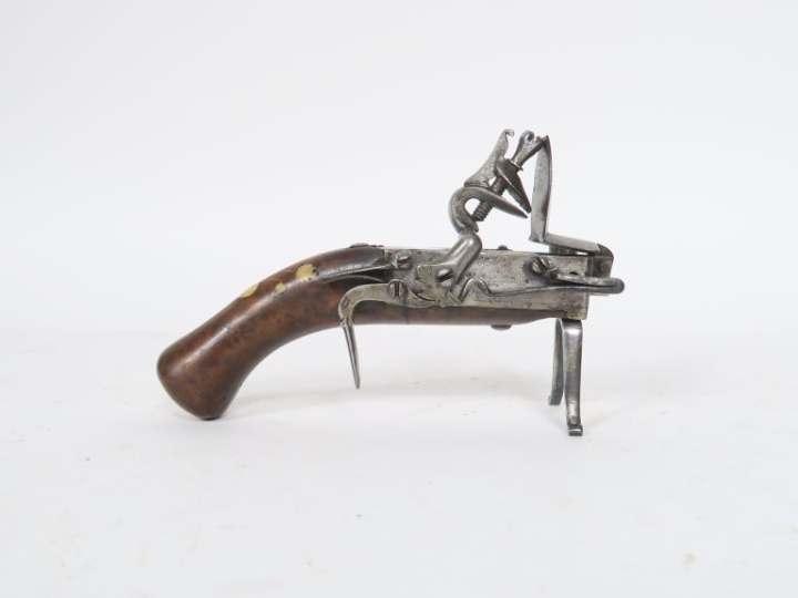 Beau pistolet briquet à silex.  Mécanique visible côté droit avec chie