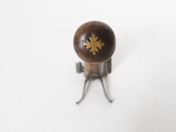 Beau pistolet briquet à silex.  Mécanique visible côté droit avec chie