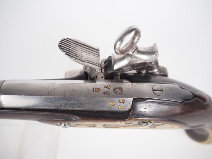 Pistolet à silex d’officier espagnol. Canon rond, à pans au tonnerre, 