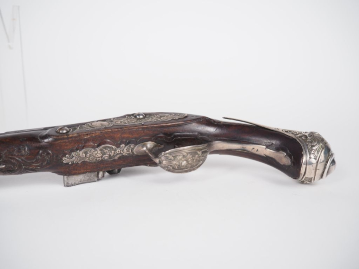 Pistolet à silex d’officier Canon rond, à pans au tonnerre, gravé, dor