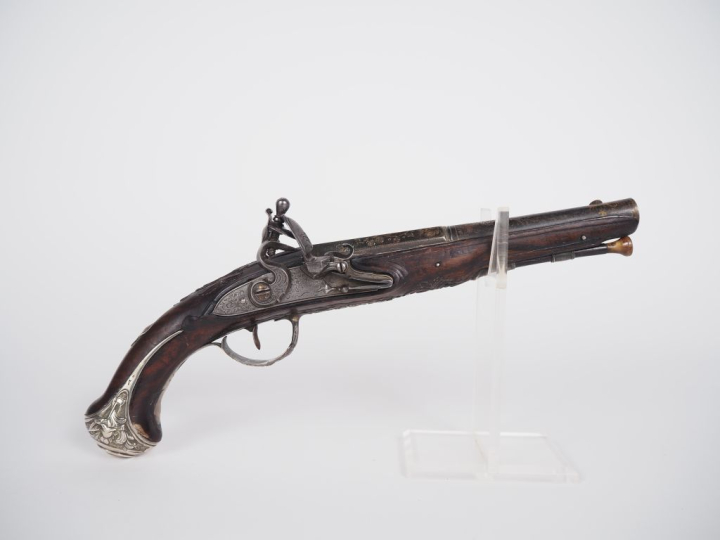 Pistolet à silex d’officier Canon rond, à pans au tonnerre, gravé, dor