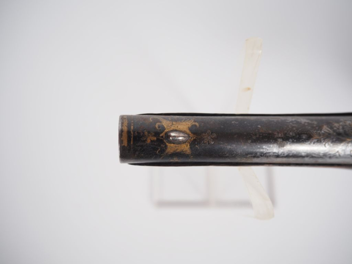 Pistolet à silex d’officier Canon rond, à pans au tonnerre, gravé, dor