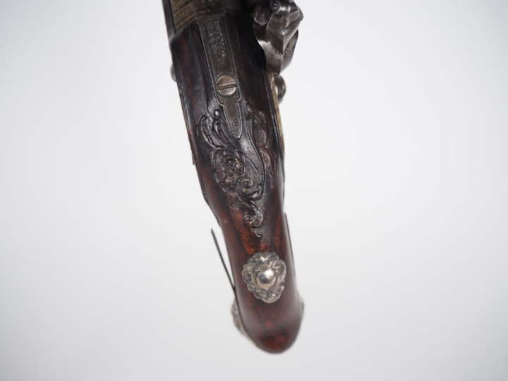 Pistolet à silex d’officier Canon rond, à pans au tonnerre, gravé, dor
