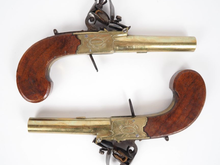 Paire de pistolets à coffre à silex, d’officier de marine britannique.