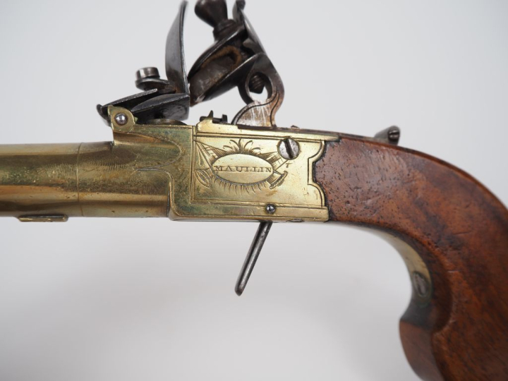 Paire de pistolets à coffre à silex, d’officier de marine britannique.