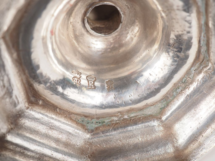 Paire de bougeoirs XVIIIème en argent 925  (bobèches probablement rapp