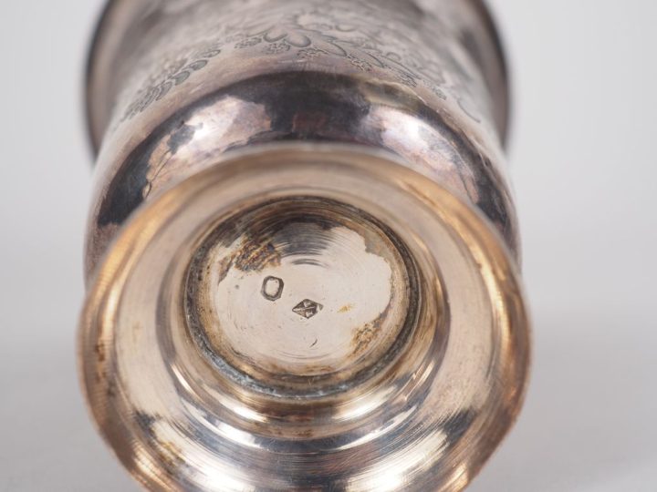 Importante timbale Restauration de forme tulipe en argent 950, poinçon