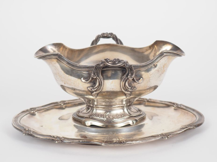 Ravissante saucière de style Louis XV en argent 925, poinçon Minerve, 