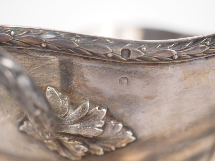 Saucière en argent 925, poinçon Minerve, à décor de frises de feuilles