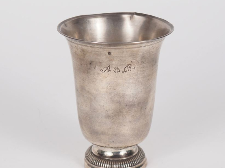 Timbale fin XVIIIème - début XIXème en argent 950, poinçon au 1er Coq.