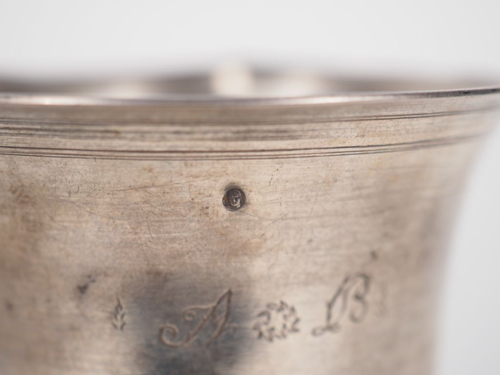 Timbale fin XVIIIème - début XIXème en argent 950, poinçon au 1er Coq.