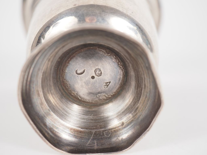 Timbale fin XVIIIème - début XIXème en argent 950, poinçon au 1er Coq.