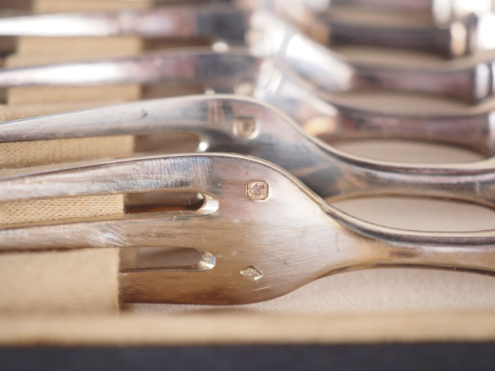 Service à dessert en nacre et argent 925, poinçon Minerve. Comprenant 