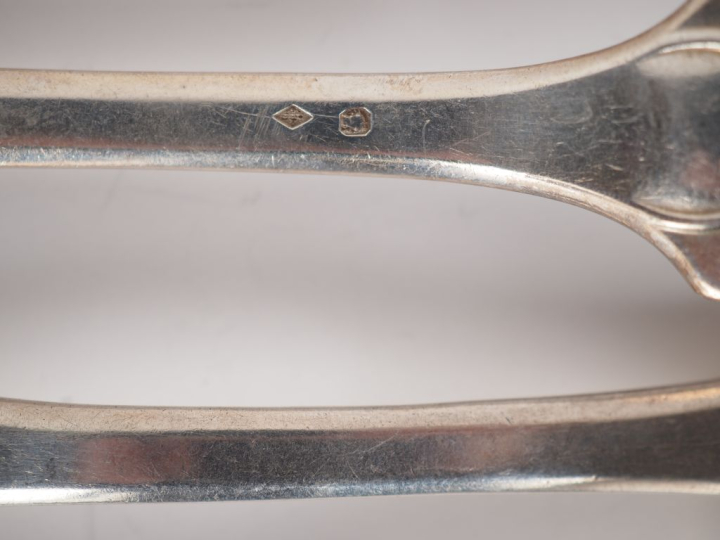 Suite de cinq grandes fourchettes en argent 925, poinçon Minerve, modè