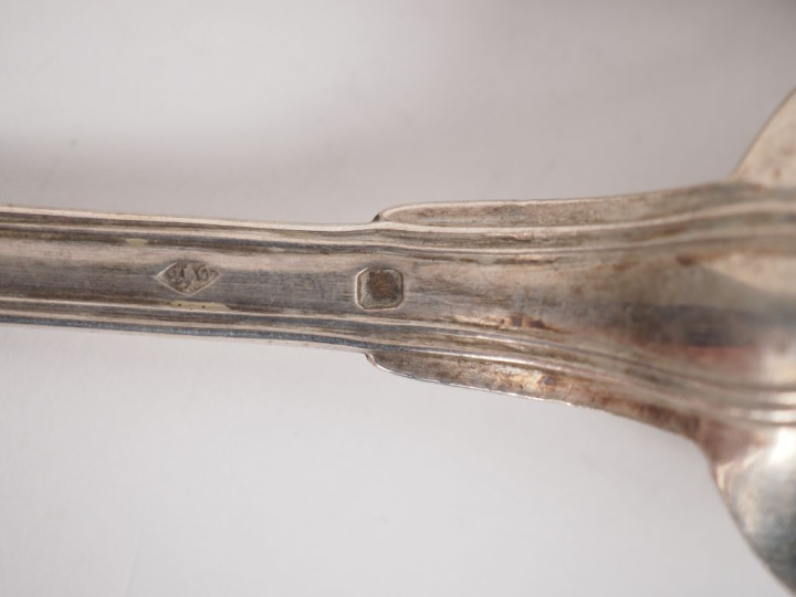 Un grand couvert et trois cuillères en argent 925, poinçon Minerve, mo