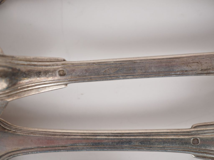 Un grand couvert et trois cuillères en argent 925, poinçon Minerve, mo