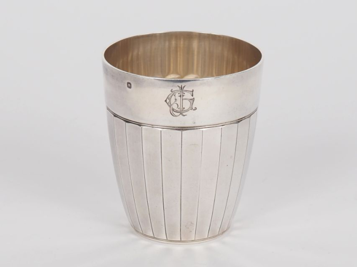 Timbale de style Art Déco en argent faceté 925, poinçon Minerve, à déc