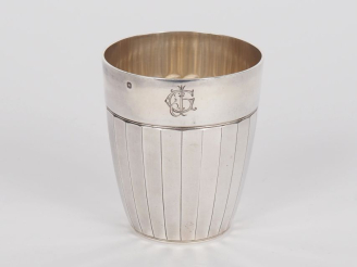 Vente aux enchères Timbale de style Art Déco en argent faceté 925, poinçon Minerve, à déc