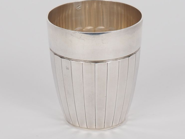 Timbale de style Art Déco en argent faceté 925, poinçon Minerve, à déc