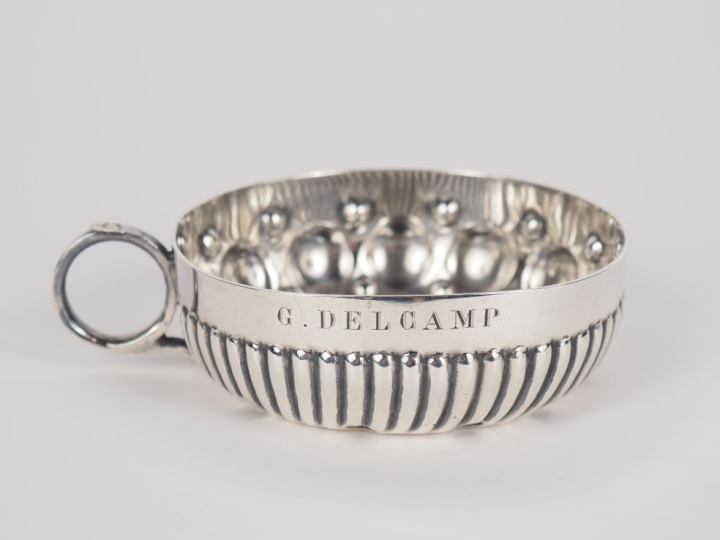 Taste-vin en argent 925, poinçon Minerve, à décor de godrons et pastil