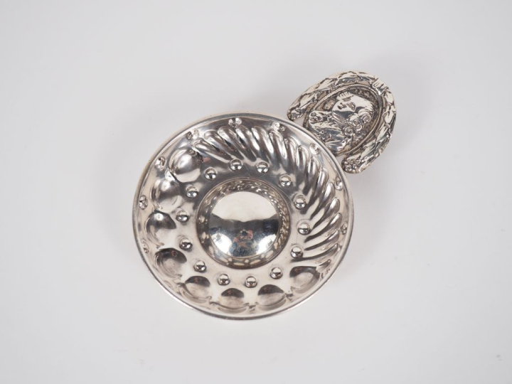 Petit taste-vin en argent 800, poinçon Minerve, à décor de côtes torse