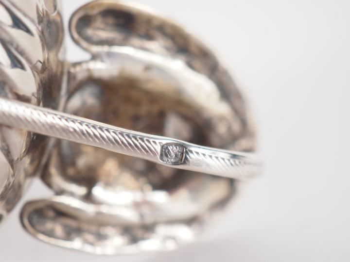 Petit taste-vin en argent 800, poinçon Minerve, à décor de côtes torse