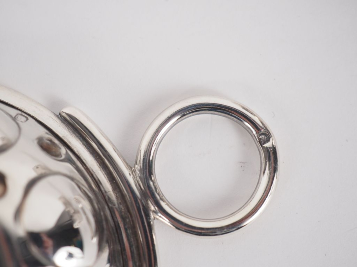 Ensemble comprenant :  - un taste-vin en argent 925, poinçon Minerve, 