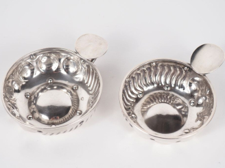 Vente aux enchères Ensemble comprenant deux différents tastes-vins en argent 925, poinçon