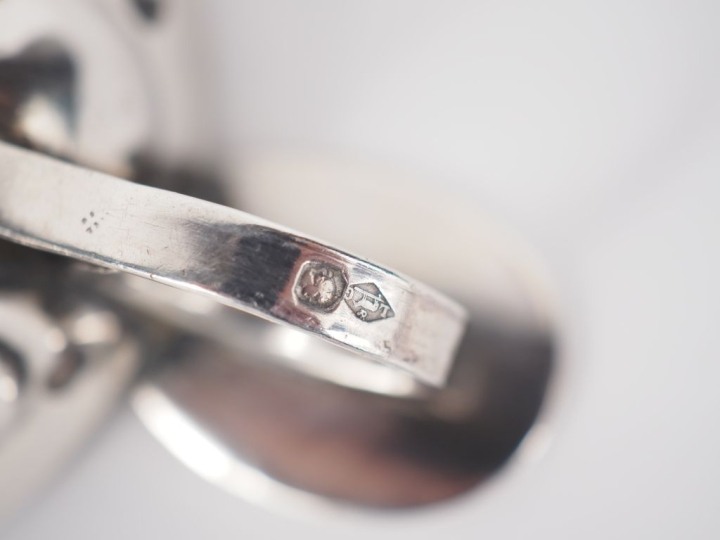 Ensemble comprenant deux différents tastes-vins en argent 925, poinçon