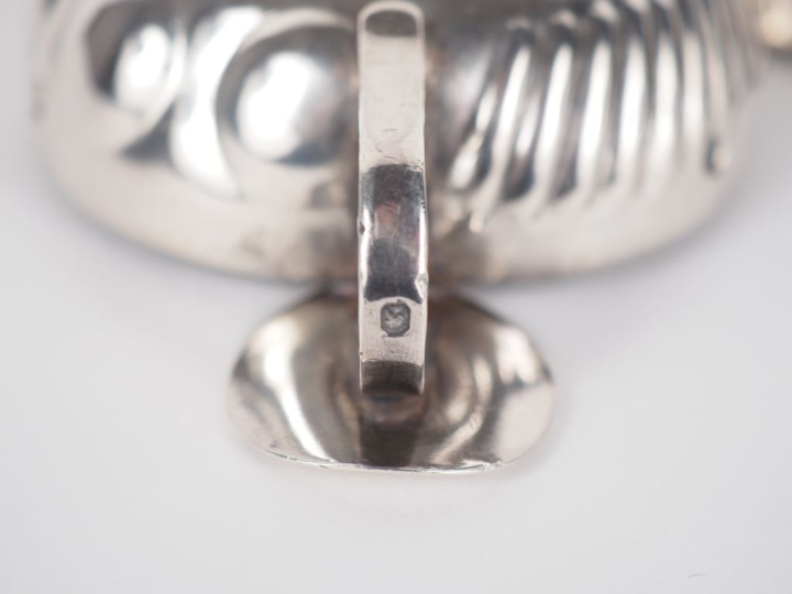 Ensemble comprenant deux différents tastes-vins en argent 925, poinçon